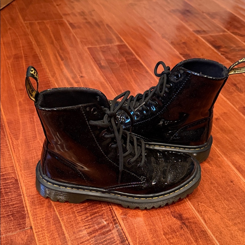 Dr. Martens Black Patent Glitter Leather Boots never worn size 7